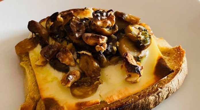 Tosta De Coguemelos Gratinados e Nozes